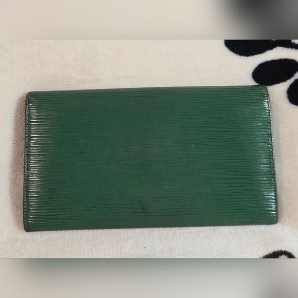💯 Authentic Vintage Louis Vuitton Epi Sarah Wallet (Green) - Picture 2 of 16